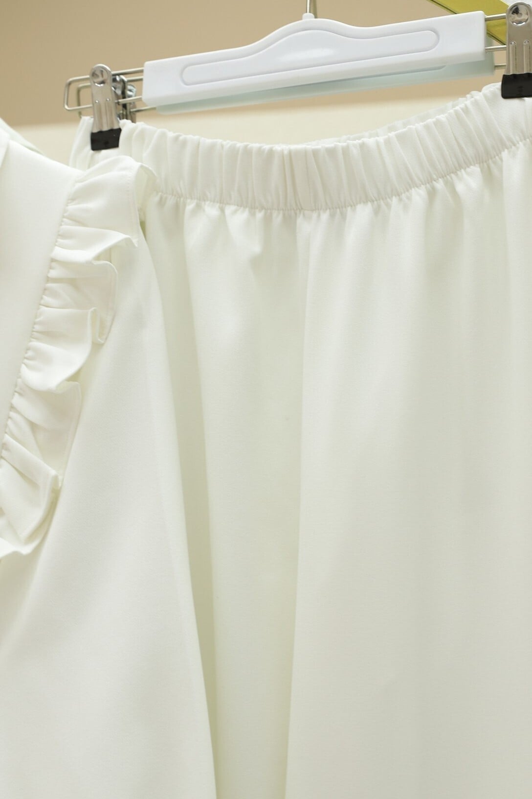 Women's Two-Piece Set with Ruffled Blouse and Wide-Leg Trousers - White - Podyumplus - by Peralane - photo 5