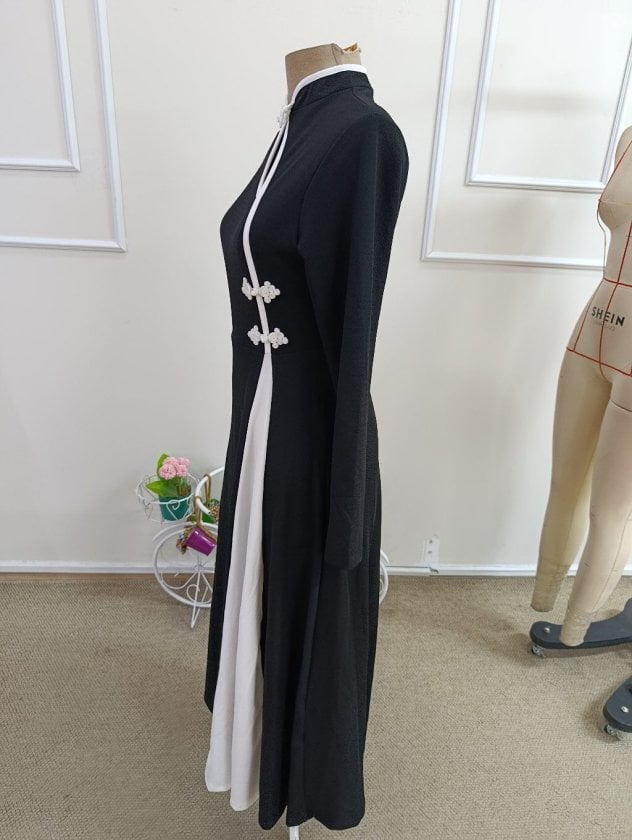 Women's Long Black Crepe Dress with Mandarin Collar and White Panel - Janes - by Peralane - photo 6