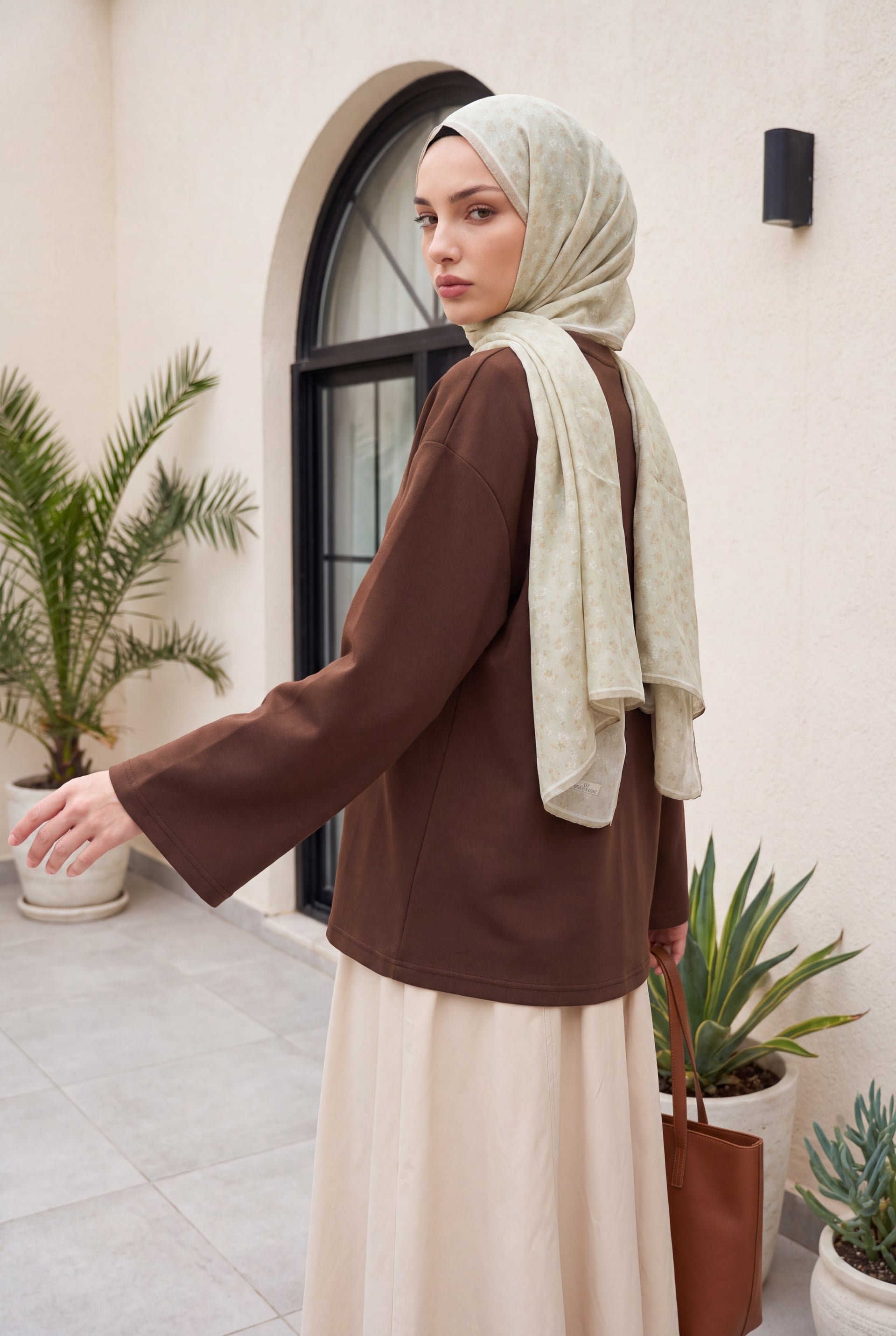 Brown Crewneck Oversized Sweatshirt for Women with Floral Embroidery - Podyumplus - by Peralane - photo 4
