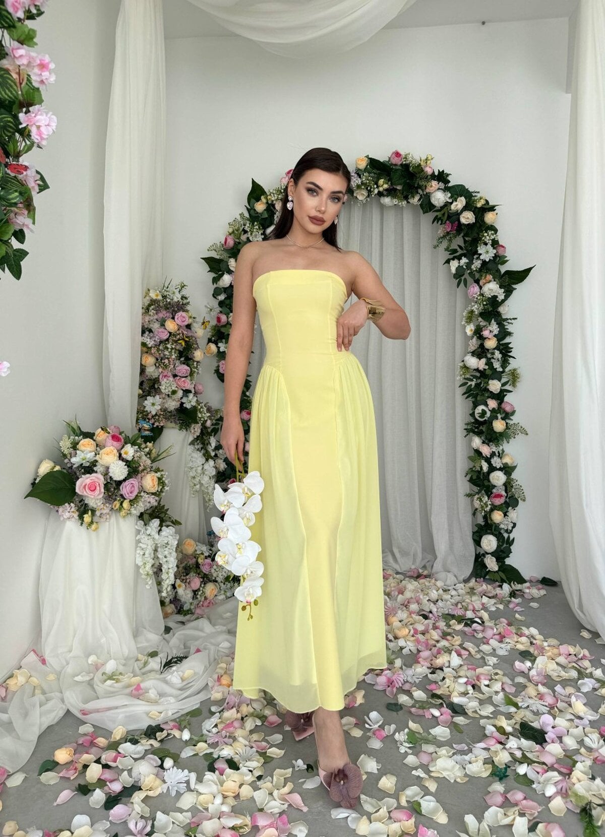 Reny Strapless Evening Gown in Pale Yellow - Etika - by Peralane - photo 4