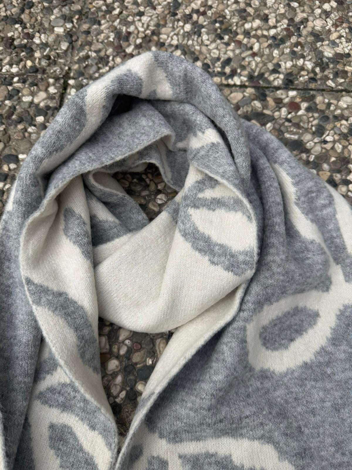 15340 Bow Pattern Grey Ecru Double-Sided Knit Wool Scarf 30x200 cm - Nesvay - by Peralane - photo 3