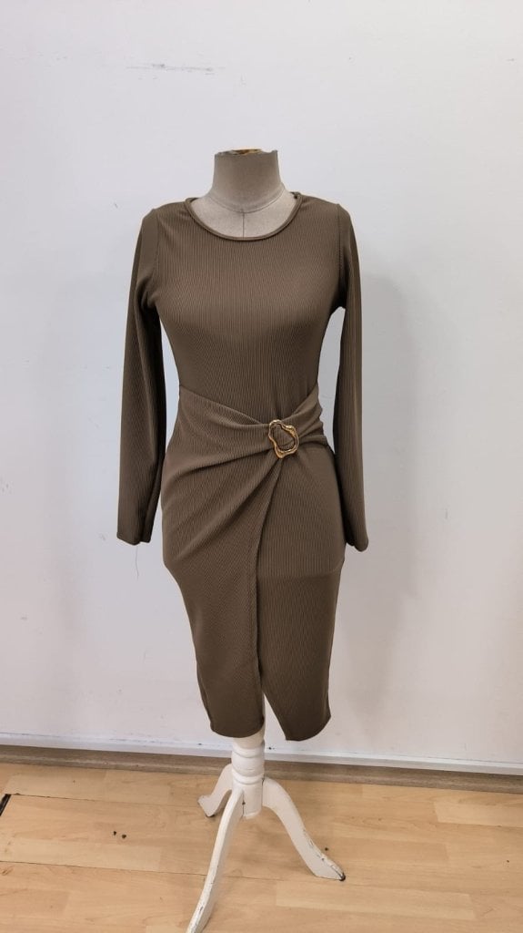 Women's Long-Sleeved Brown Ribbed Knit Dress with Wrap Skirt and Buckle Detail - Janes - by Peralane - photo 4