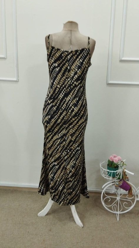 Women's Sleeveless V-Neck Maxi Dress with Abstract Stripe Print - Janes - by Peralane - photo 8