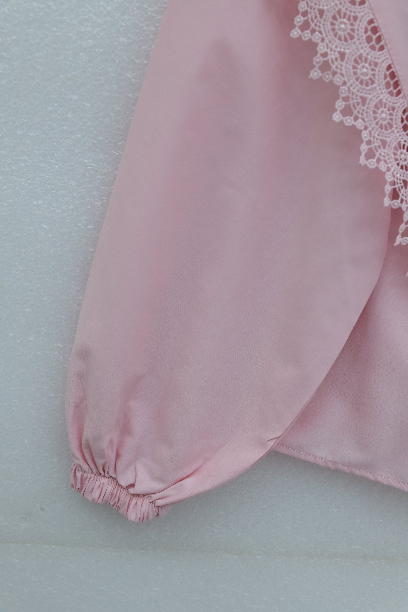 Lace-Trimmed Wide Collar Tie-Front Poplin Blouse with Elastic Cuffs - Pink - Podyumplus - by Peralane - photo 7
