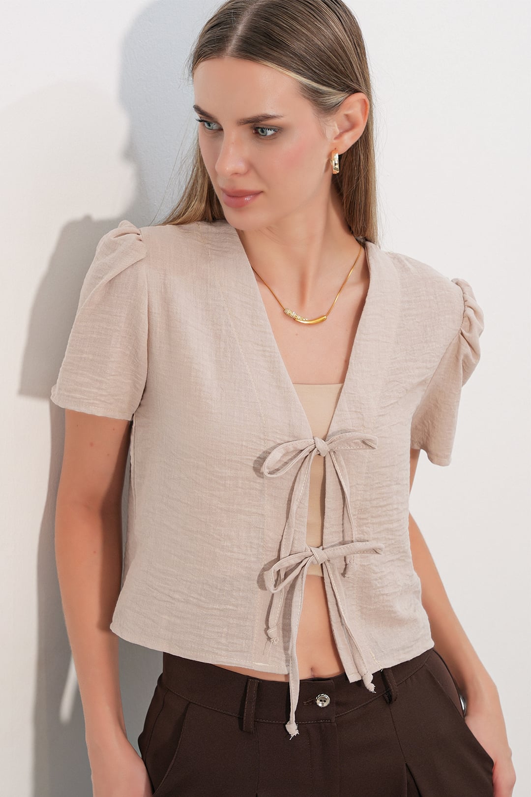 Women's Short-Sleeve Crop Blouse - Beige - Bigdart - by Peralane - photo 6