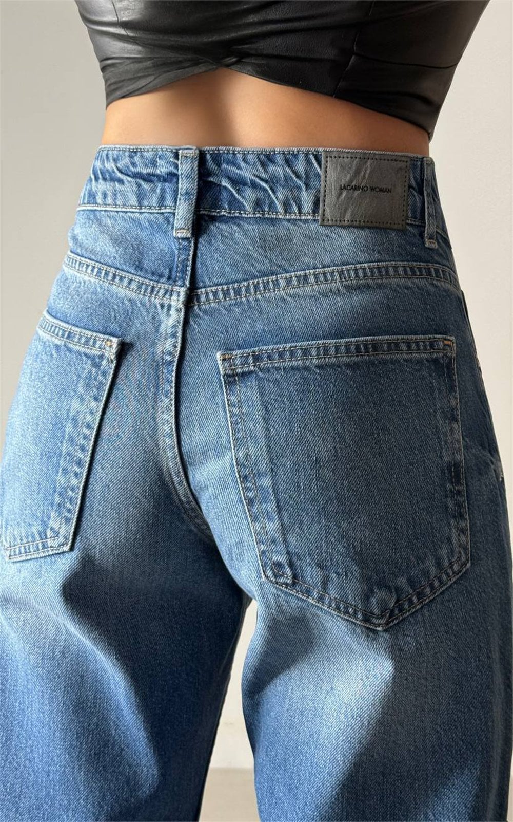 High Waist Baggy Flare Jeans in Medium Blue Wash - Lacarino Jeans - by Peralane - photo 5