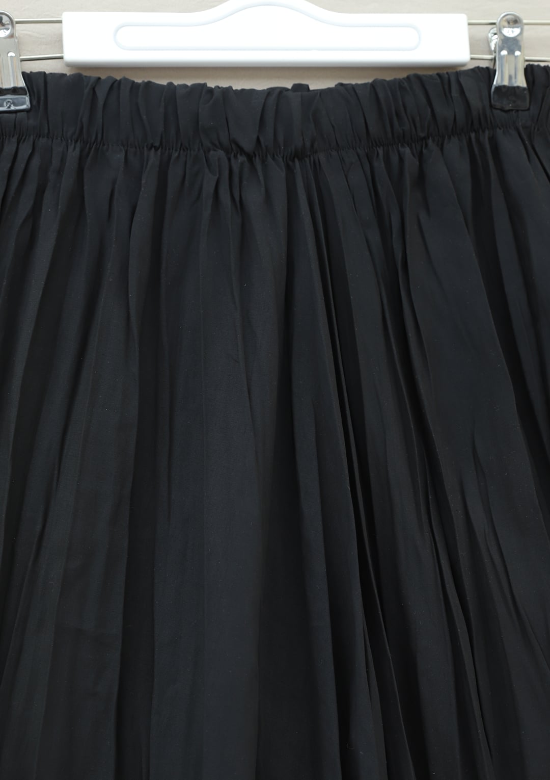 Black Pleated Skirt with Elastic Waistband - Podyumplus - by Peralane - photo 4