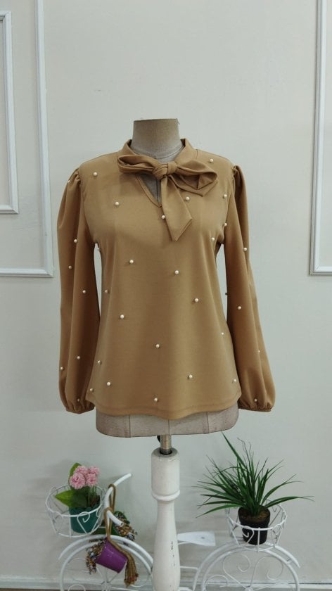 Women's Long-Sleeved Pussy-Bow Blouse with Pearl Details - Janes - by Peralane - photo 4
