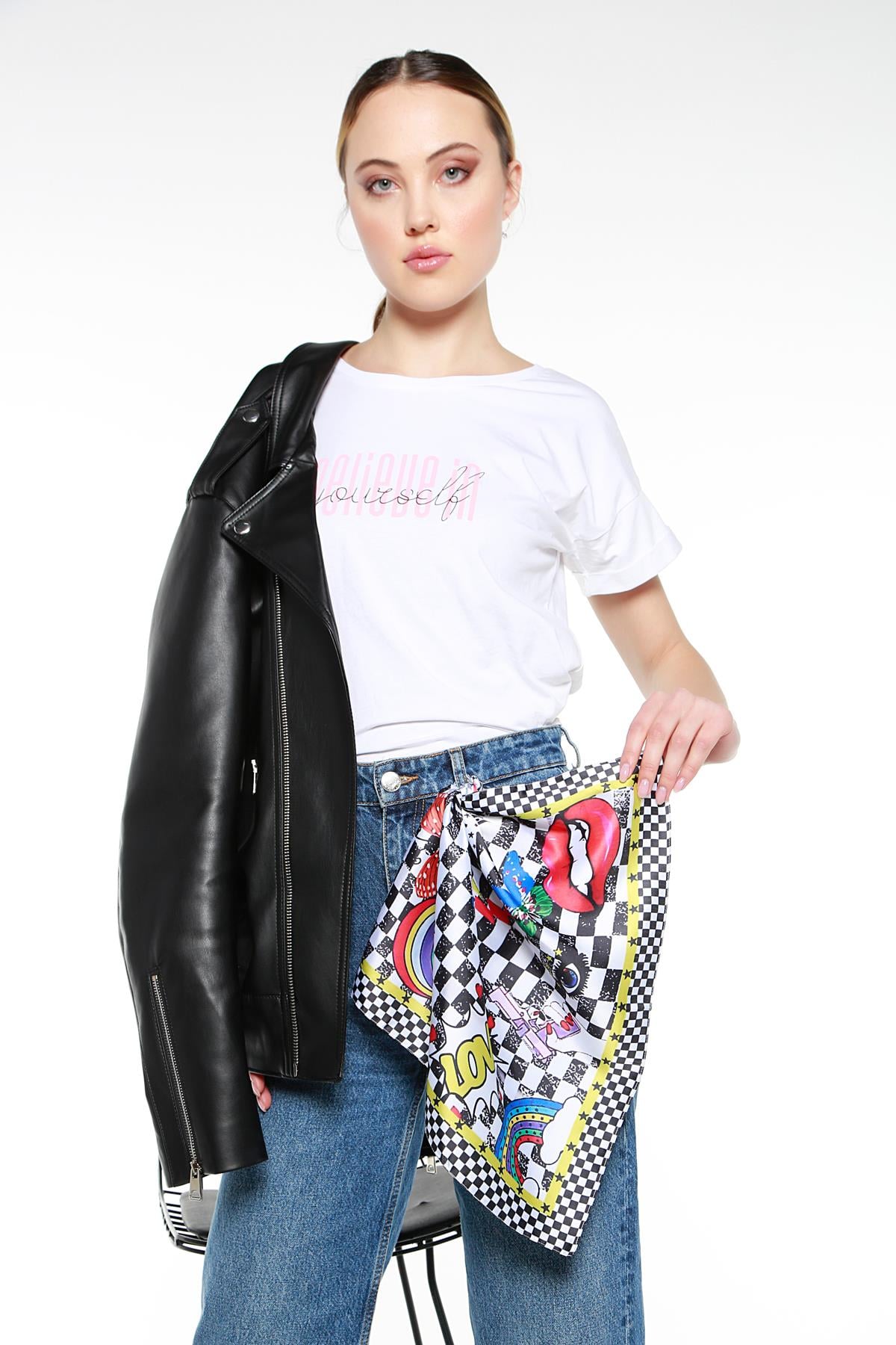 Black and White Checkered Satin Bandana Scarf with Graphic Print - 50x50 cm, Pack of 4 - Nesvay - by Peralane - photo 3